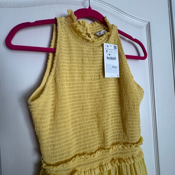 Butter yellow ruffle style dress - Picture 2 of 3